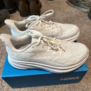 White Hoka Clifton Tennis Shoes Size 7.5